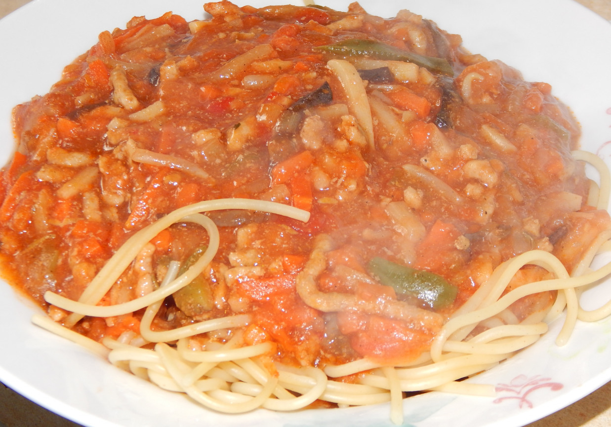 Spaghetti błyskawiczne z pieczarkami i marchewką foto
