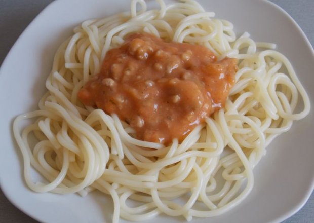 Fotografia przedstawiająca Spaghetti bolognese na szybki obiad