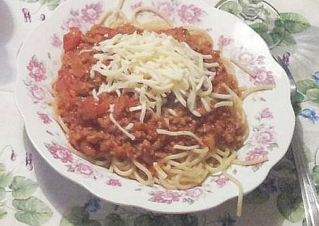 Fotografia przedstawiająca spaghetti bolognese po studencku
