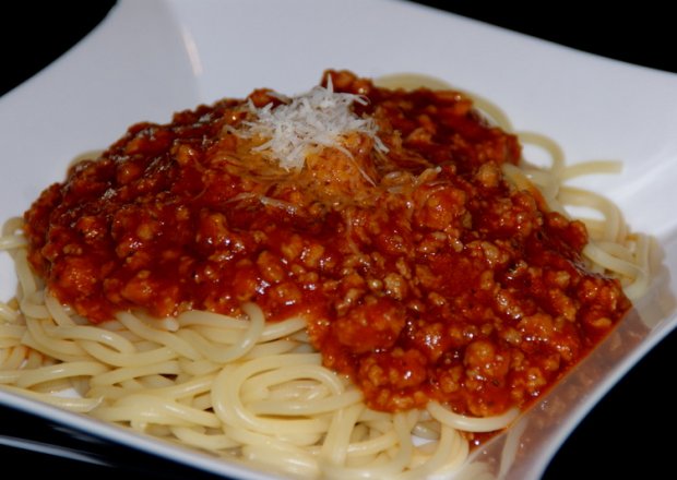 Fotografia przedstawiająca Spaghetti bolognese z chilli.