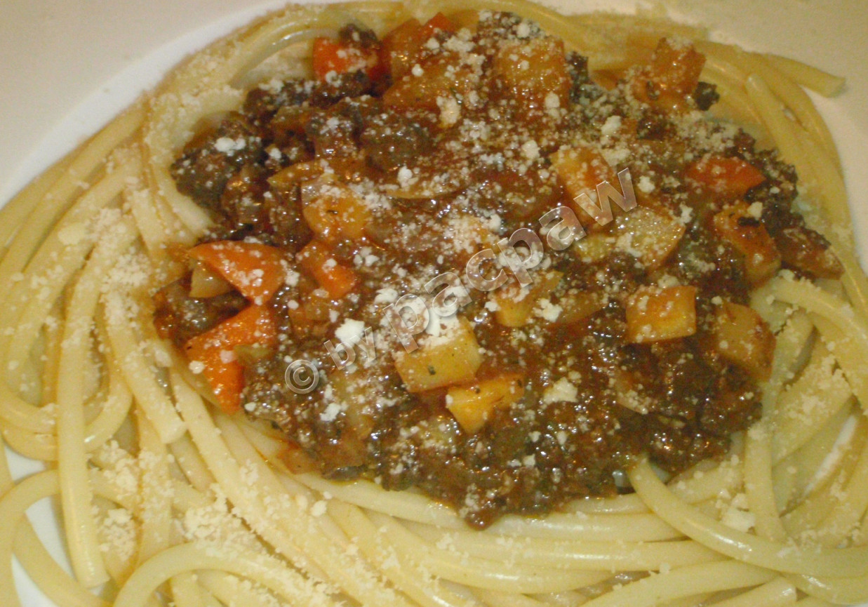 Spaghetti bolognese z dziczyzną foto