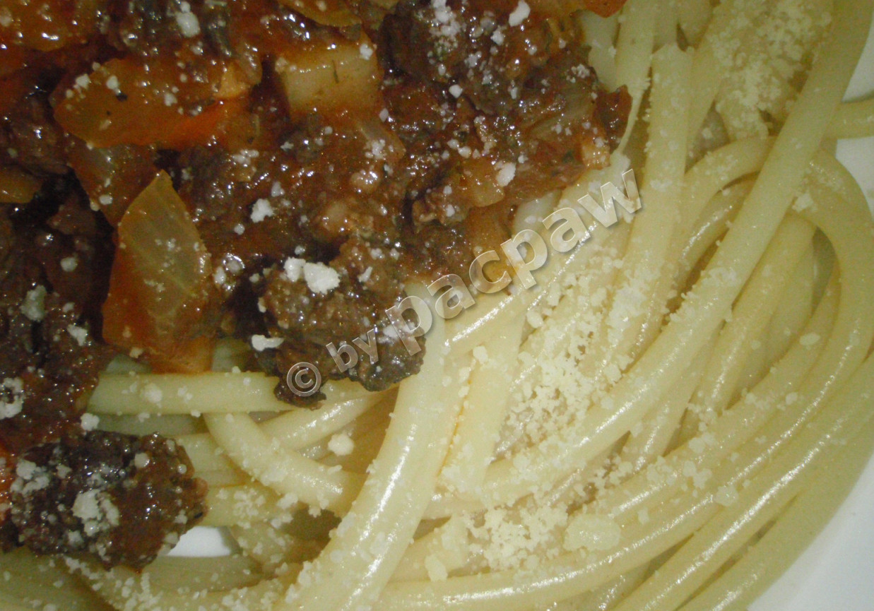 Spaghetti bolognese z dziczyzną foto