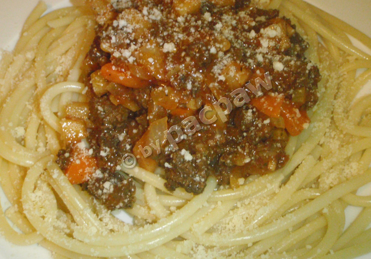 Spaghetti bolognese z dziczyzną foto