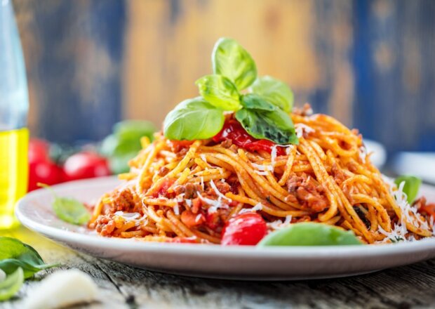 Fotografia przedstawiająca Spaghetti bolognese z mielonym mięsem