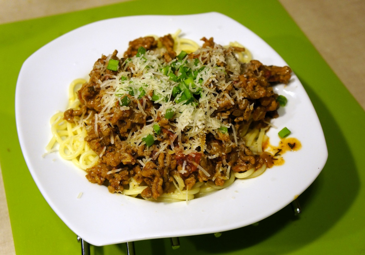Spaghetti bolognese z mielonym mięsem foto