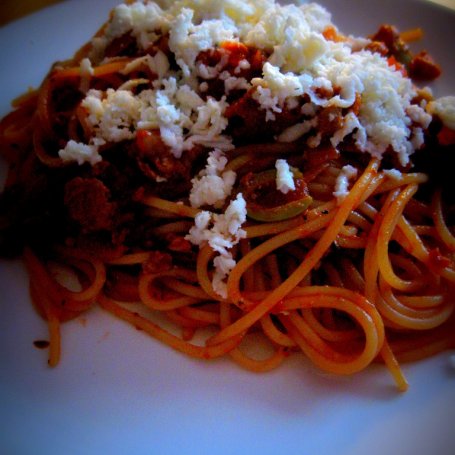 Krok 3 - Spaghetti  bolognese z oliwkami i mozarellą foto
