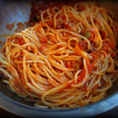 Krok 2 - Spaghetti  bolognese z oliwkami i mozarellą foto