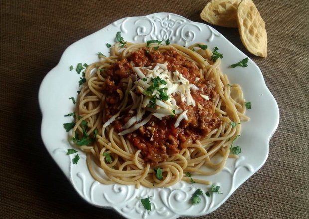Fotografia przedstawiająca Spaghetti bolognese z oscypkiem