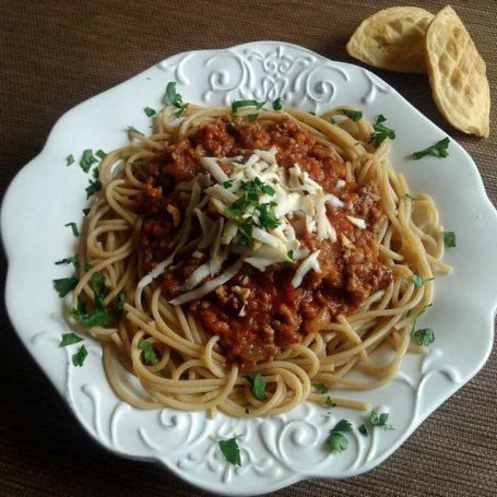 Krok 13 - Spaghetti bolognese z oscypkiem foto