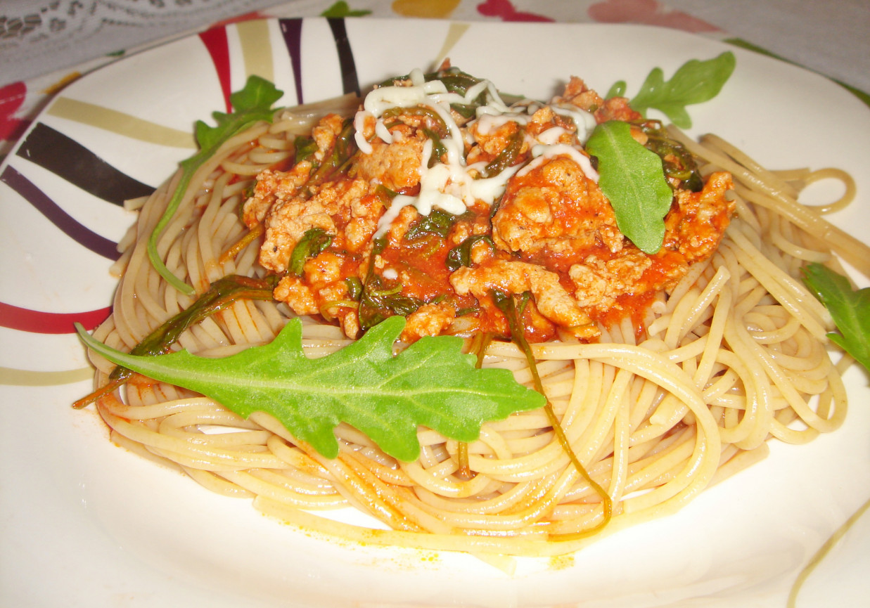 Spaghetti bolognese z rukolą foto