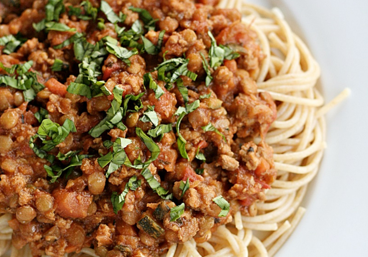 Spaghetti bolognese z zieloną soczewicą foto