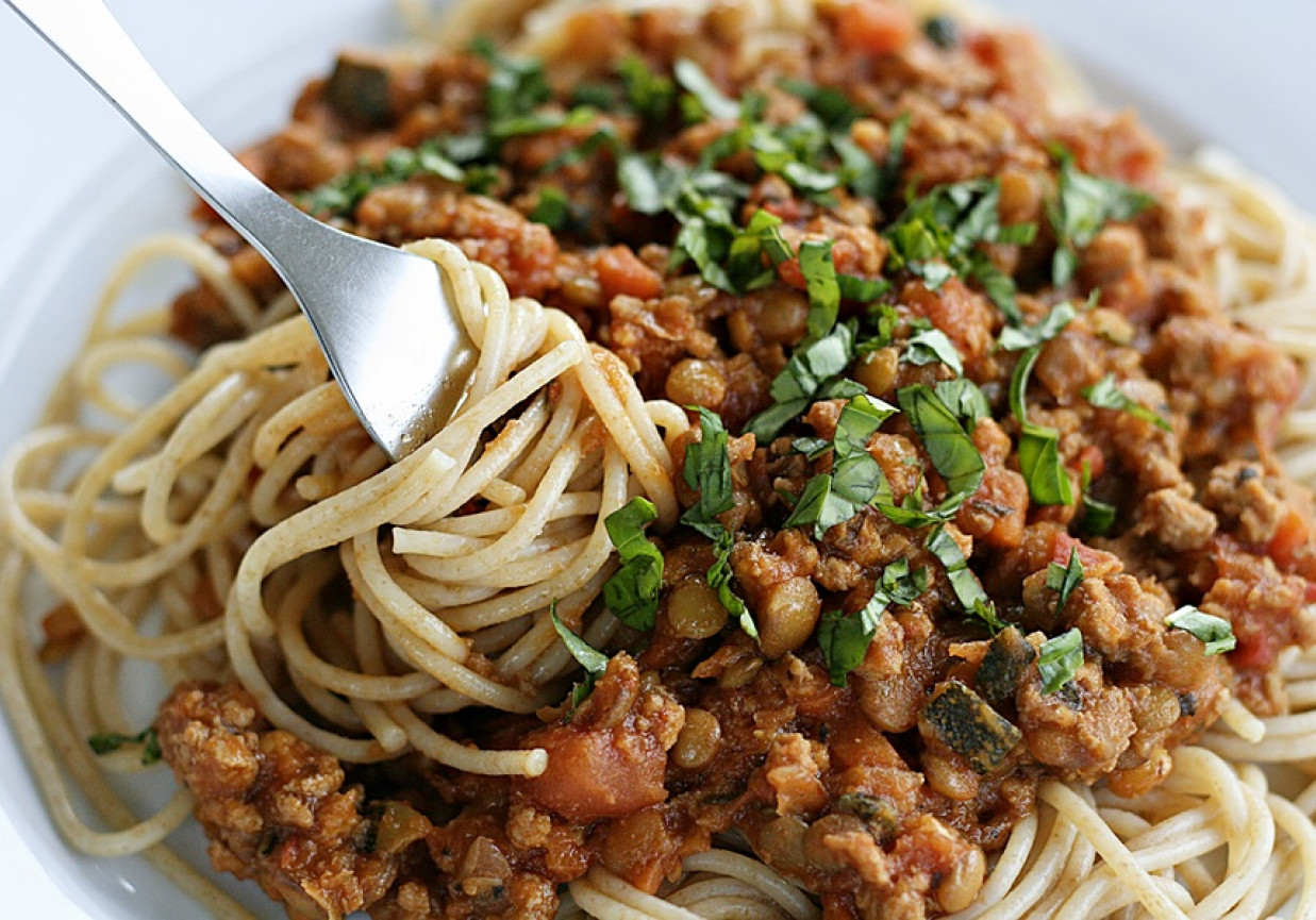 Spaghetti bolognese z zieloną soczewicą foto