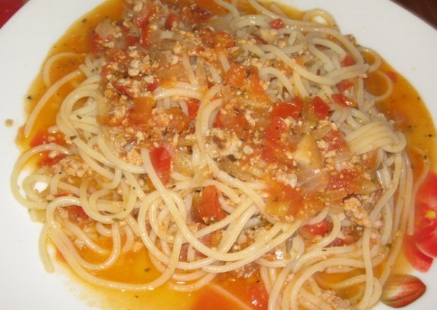Fotografia przedstawiająca Spaghetti bolognese ze świeżych pomidorów