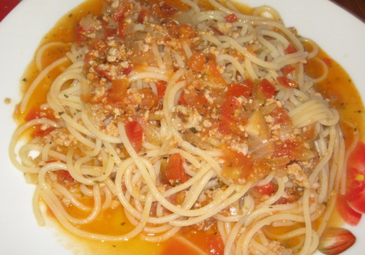 Spaghetti bolognese ze świeżych pomidorów foto