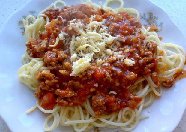 Fotografia przedstawiająca spaghetti bolognese