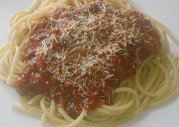 Fotografia przedstawiająca Spaghetti bolońskie z selerem naciowym