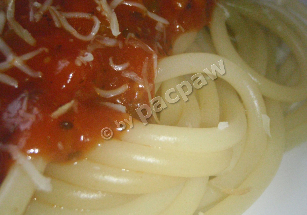 Spaghetti bolońskie z selerem naciowym foto