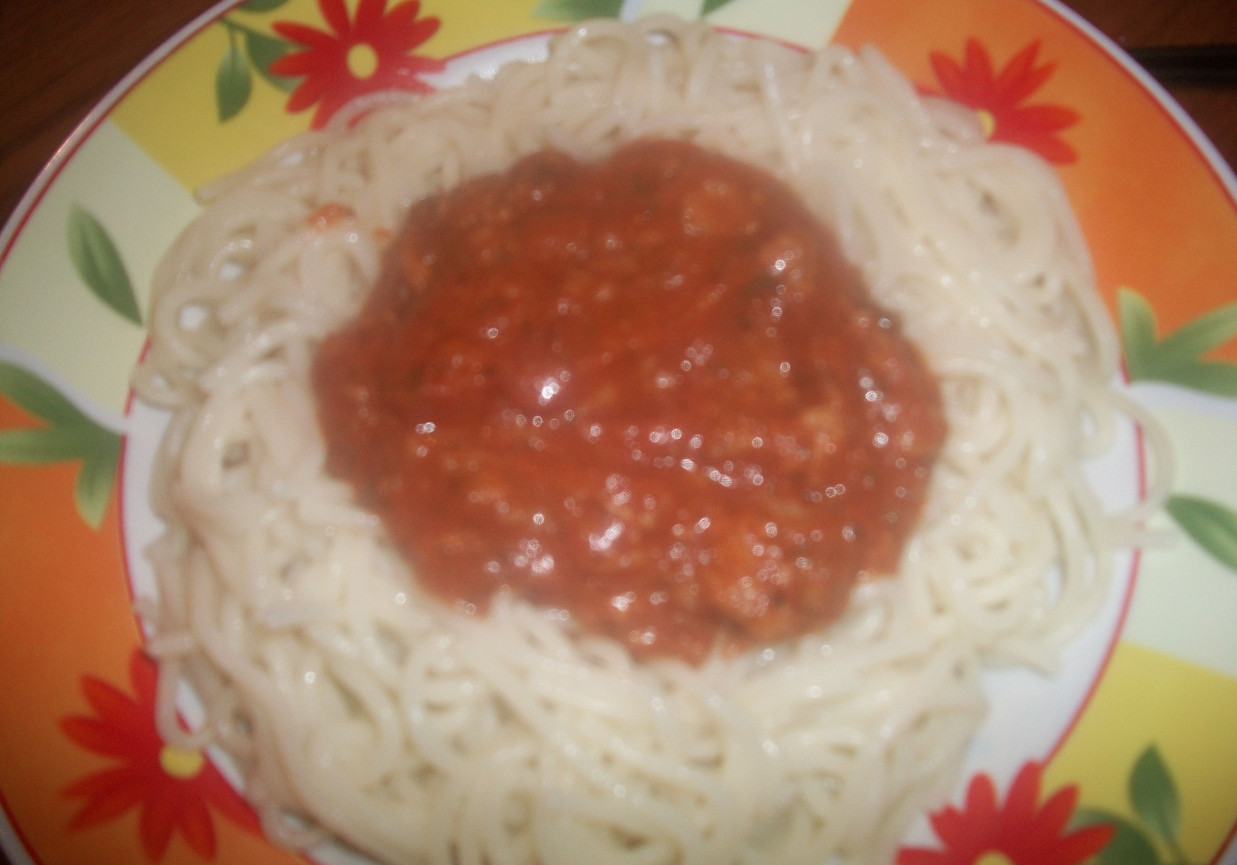 spaghetti carbonara ze świeżo tartym serem parmezan DoradcaSmaku.pl