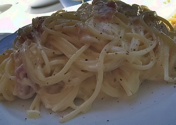 Fotografia przedstawiająca spaghetti carbonarra