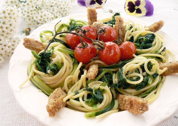 Fotografia przedstawiająca Spaghetti cukiniowo sojowe