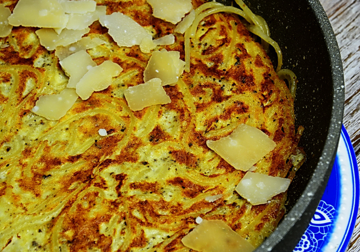 Spaghetti frittata foto