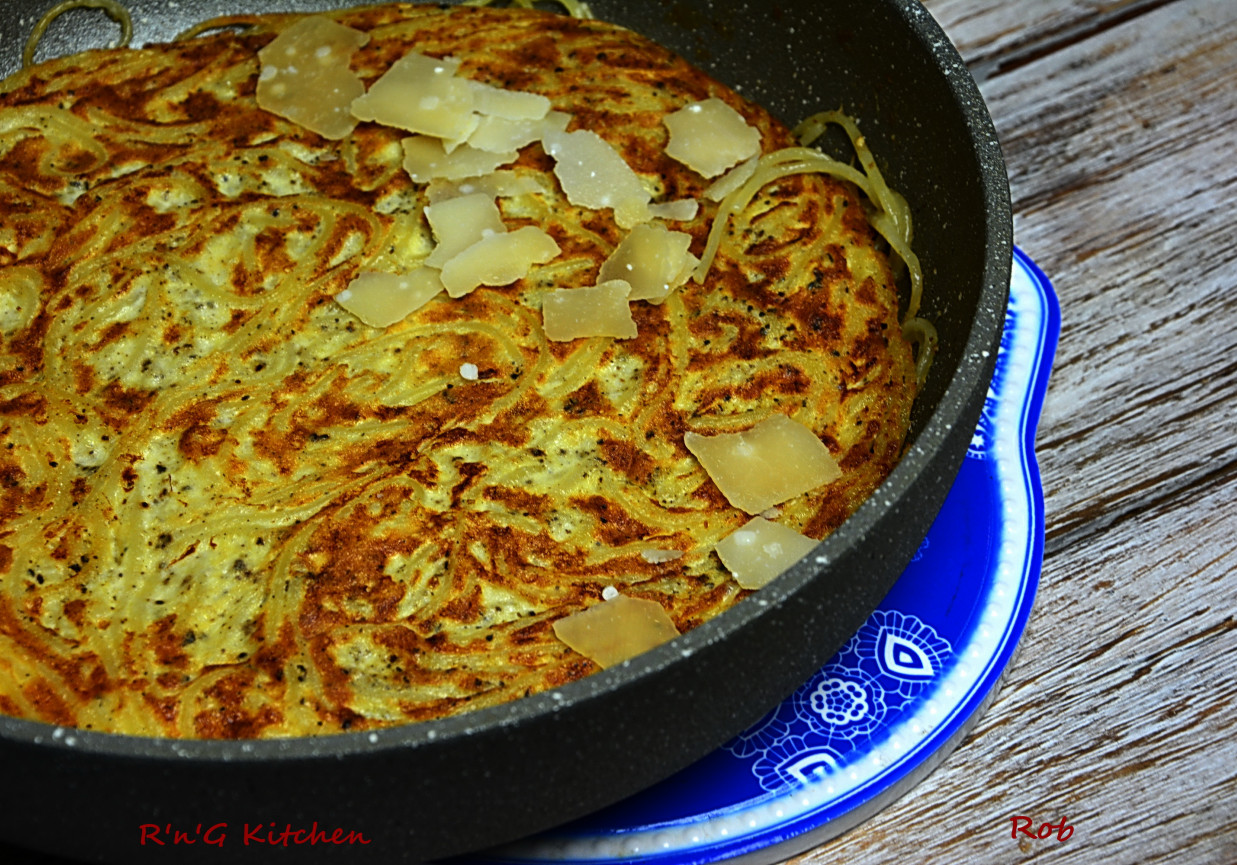 Spaghetti frittata foto