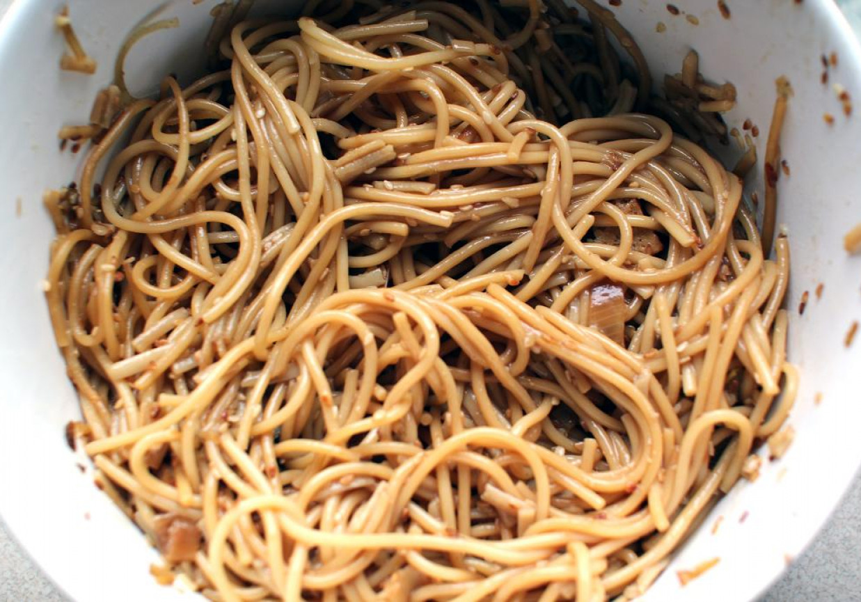 Spaghetti fusion z sezamem foto