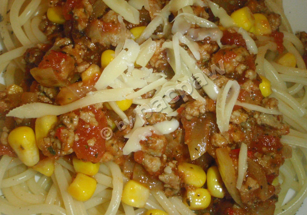Spaghetti mięsne z kukurydzą foto