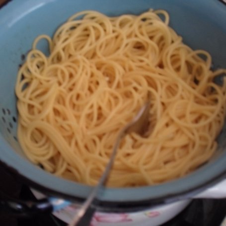 Krok 1 - Spaghetti na oliwie z czosnkiem i warzywami foto