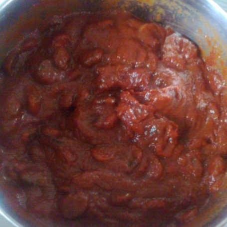 Krok 3 - Spaghetti na ostro z sosem pomidorowym i parówkami foto