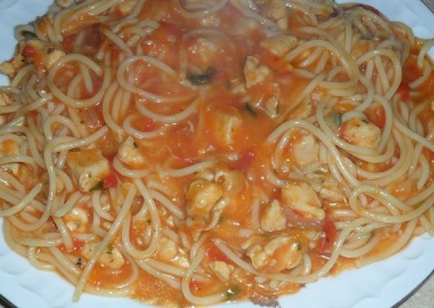Fotografia przedstawiająca Spaghetti na ostro