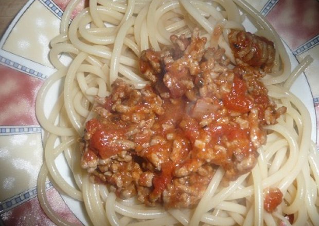 Fotografia przedstawiająca spaghetti napoli z mięsem