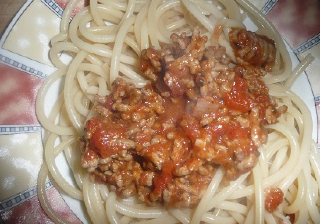 spaghetti napoli z mięsem foto
