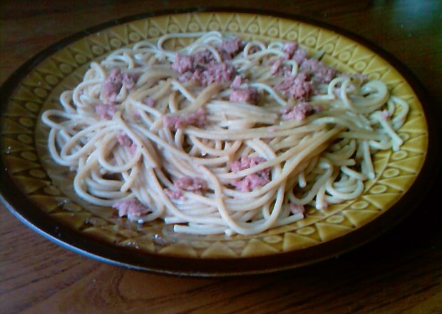 Fotografia przedstawiająca Spaghetti pełniziarniste z mięsnym sosem