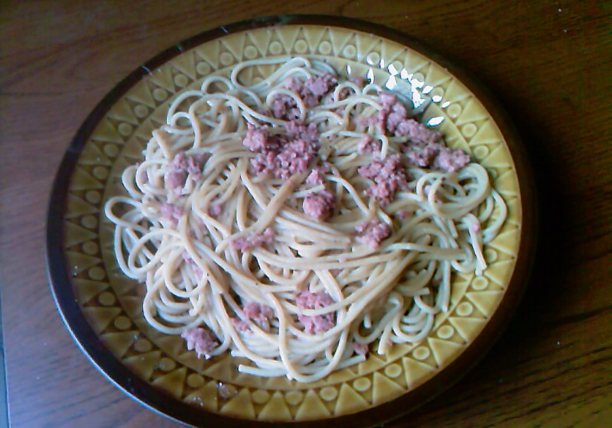 Spaghetti pełniziarniste z mięsnym sosem foto
