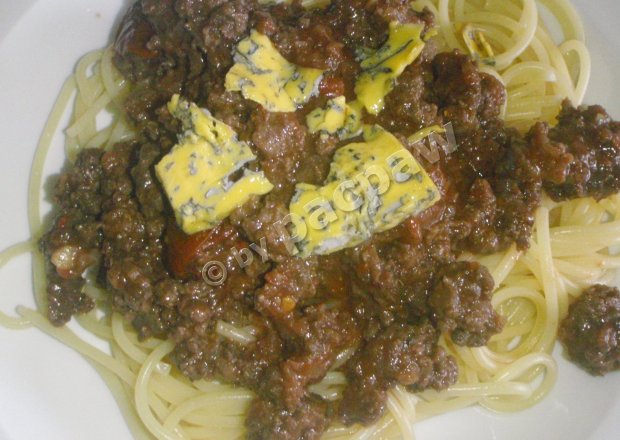 Fotografia przedstawiająca Spaghetti pomidorowe z jeleniną