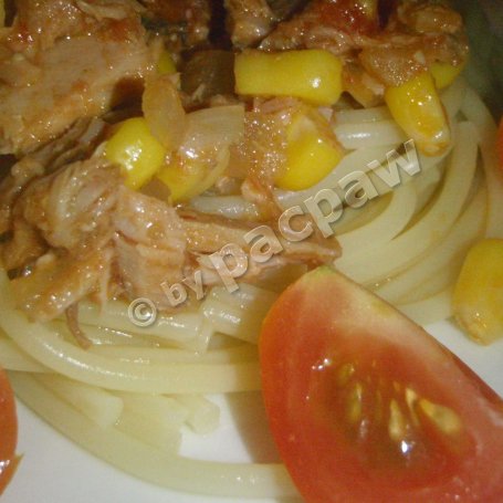 Krok 6 - Spaghetti pomidorowe z tuńczykiem foto