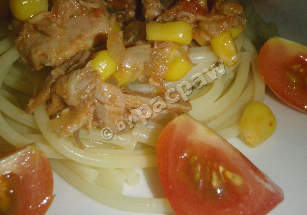 Spaghetti pomidorowe z tuńczykiem foto