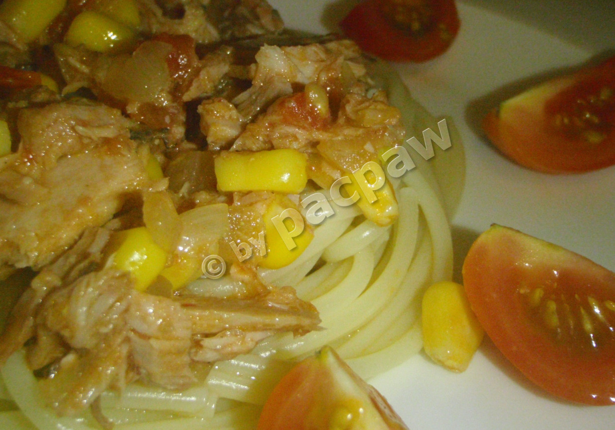Spaghetti pomidorowe z tuńczykiem foto