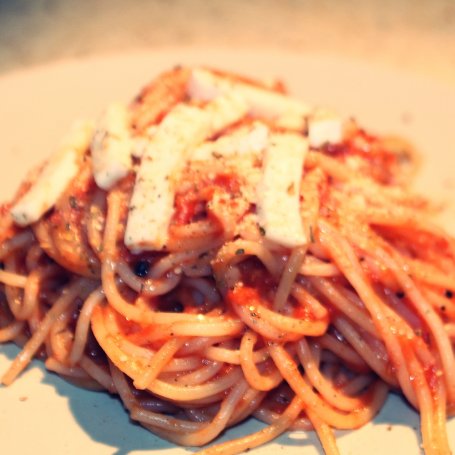Krok 8 - spaghetti pomodoro z mozarellą foto