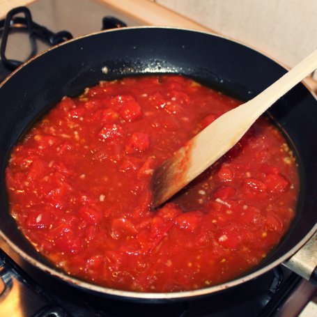 Krok 2 - spaghetti pomodoro z mozarellą foto