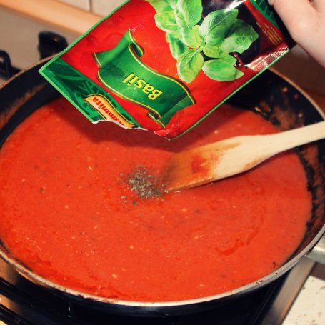 Krok 4 - spaghetti pomodoro z mozarellą foto