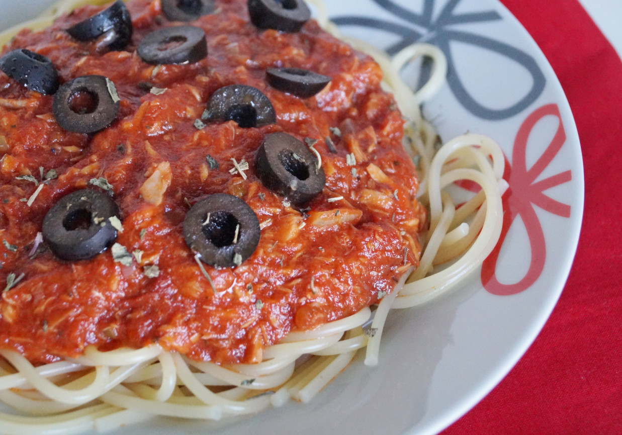 Spaghetti prawie puttanesca foto