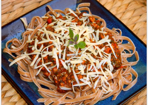 Fotografia przedstawiająca Spaghetti szpinakowo-paprykowe
