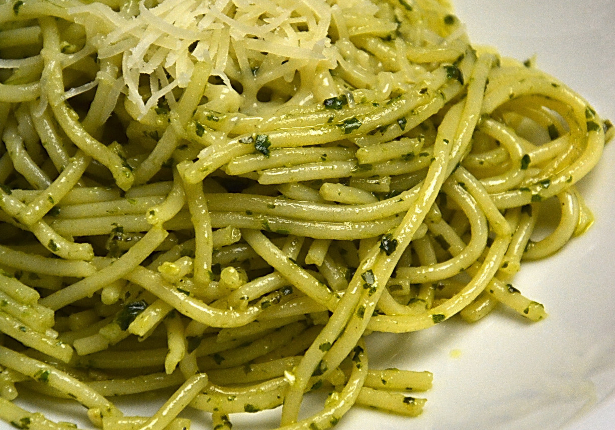 Spaghetti w rukolowym pesto foto