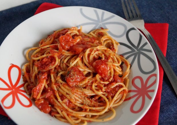 Fotografia przedstawiająca Spaghetti w sosie neapolitańskim