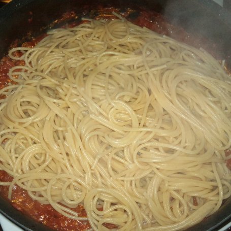 Krok 3 - Spaghetti w sosie neapolitańskim foto