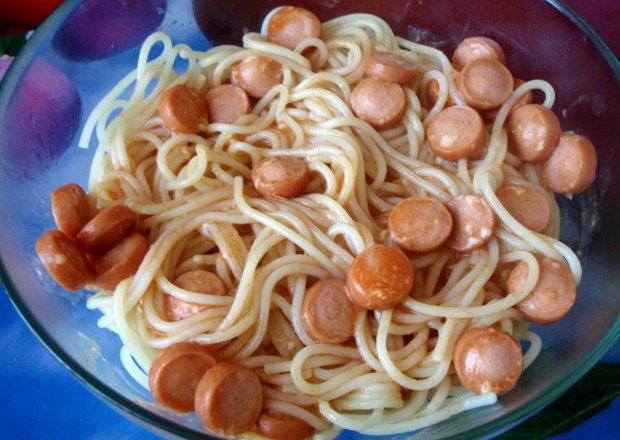 Fotografia przedstawiająca Spaghetti w sosie pomidoorowo- serowym