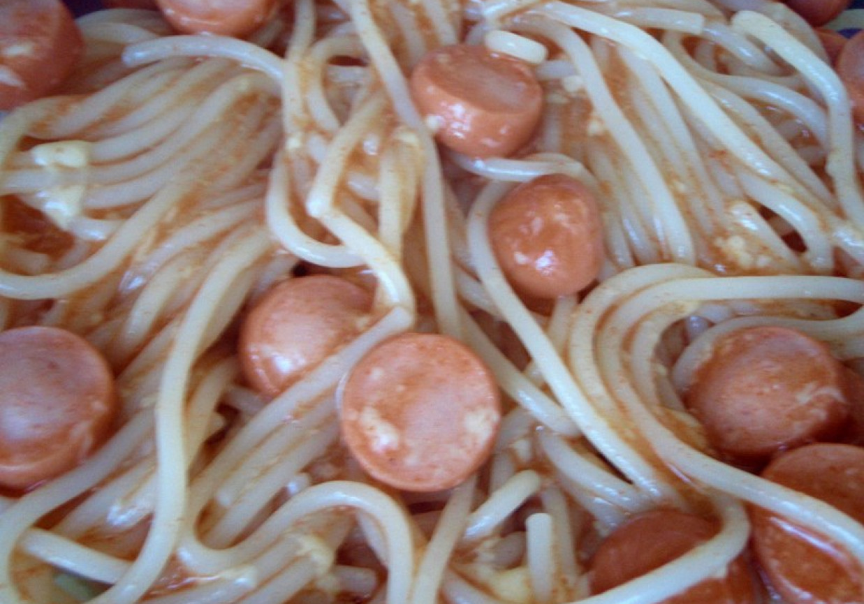 Spaghetti w sosie pomidoorowo- serowym foto