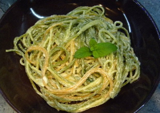 Fotografia przedstawiająca Spaghetti w trzech serach